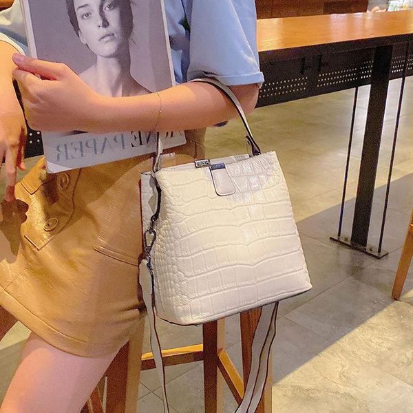 the 2021 layer cowhide messenger pattern handbag bucket first new genuine temperament single fashion crocodile bag female shoul bwplu
the 2021 layer cowhide messenger pattern handbag bucket first new genuine temperament single fashion crocodile bag female shoul bwplu