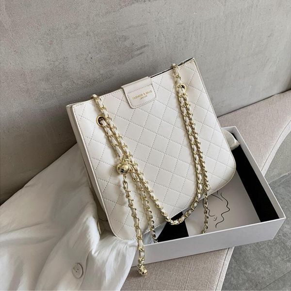 cross body luxury diamond lattice handbags women's bag brand designer chain ladies shoulder bags leather crossbody totes
cross body luxury diamond lattice handbags women's bag brand designer chain ladies shoulder bags leather crossbody totes