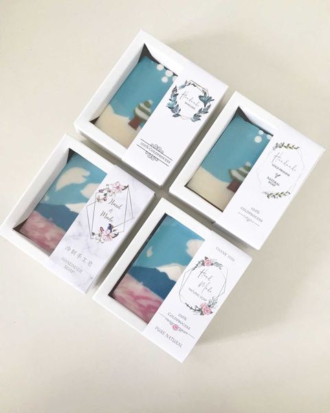 50pcs/lot white paper box soap packaging box with waist wrapper wedding gifts for guests packaging for handmade soap gift boxes 211014
50pcs/lot white paper box soap packaging box with waist wrapper wedding gifts for guests packaging for handmade soap gift boxes 211014