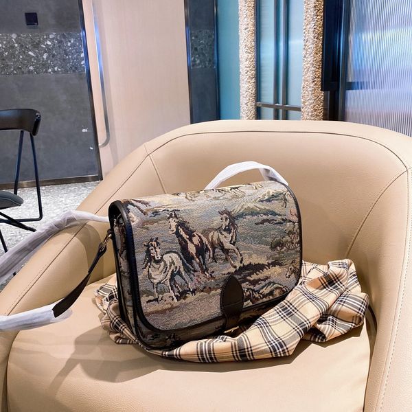 2021 fashionable and beautiful ladies famous shoulder bag leather chain messenger bag fashionable size: 30*20cm1, Black
2021 fashionable and beautiful ladies famous shoulder bag leather chain messenger bag fashionable size: 30*20cm1, Black