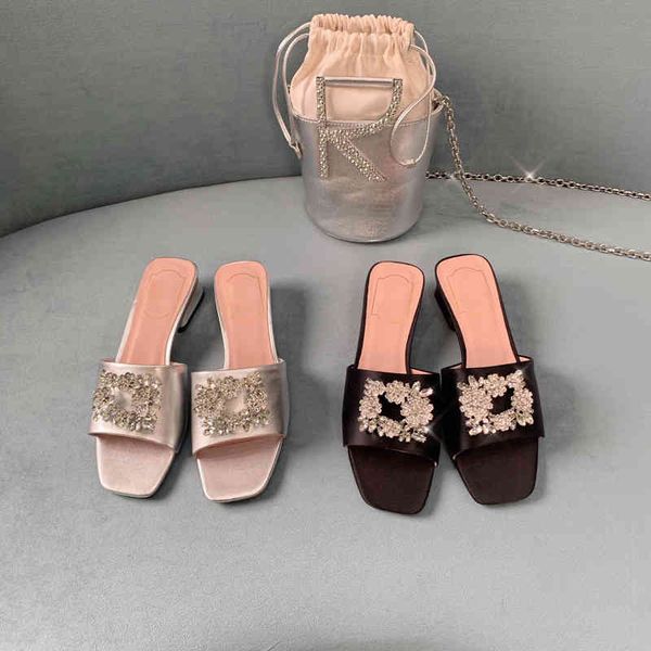 satin high silk version rv petal water drill button square head open toe middle heel slipper yw yw, Black
satin high silk version rv petal water drill button square head open toe middle heel slipper yw yw, Black