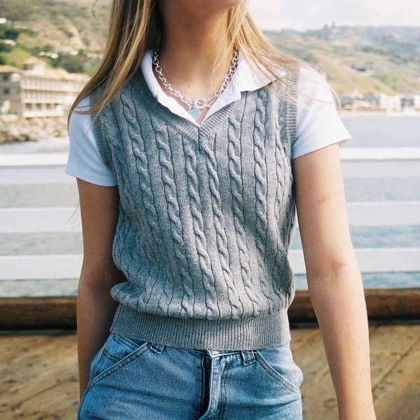 2021 new fashion casual candy color sweater vest women solid sleeveless knitted pullover autumn chic streetwear sweaters blusas 0806, White;black
2021 new fashion casual candy color sweater vest women solid sleeveless knitted pullover autumn chic streetwear sweaters blusas 0806, White;black