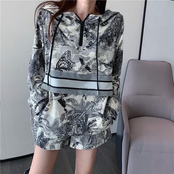 women's tracksuits spot china winter personalized fashion printed hoodie with long sleeves + elastic waist wide leg shorts two sets, Gray
women's tracksuits spot china winter personalized fashion printed hoodie with long sleeves + elastic waist wide leg shorts two sets, Gray