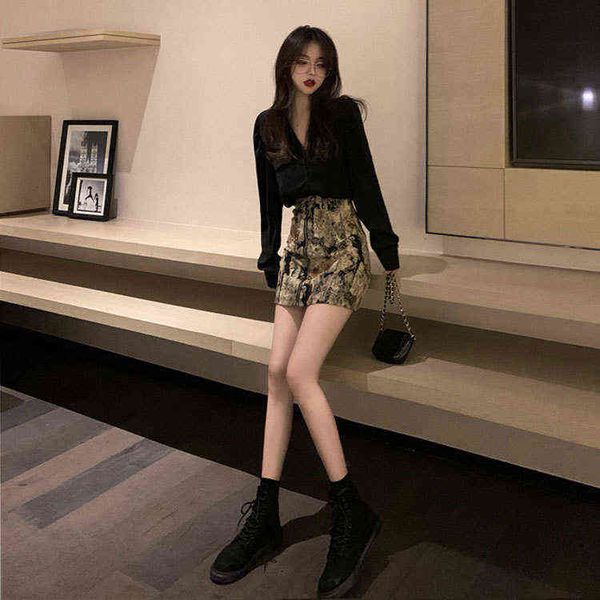 casual dresses 2022 early autumn dign v-neck shirt + high waist and buttock cat skirt temperament two-piece women's suit, Black;gray
casual dresses 2022 early autumn dign v-neck shirt + high waist and buttock cat skirt temperament two-piece women's suit, Black;gray