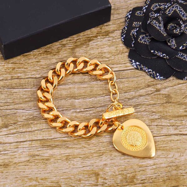 charm bracelet with heart design for women engagment jewelry gift in 18k gold plated with box ps4056, Golden;silver
charm bracelet with heart design for women engagment jewelry gift in 18k gold plated with box ps4056, Golden;silver