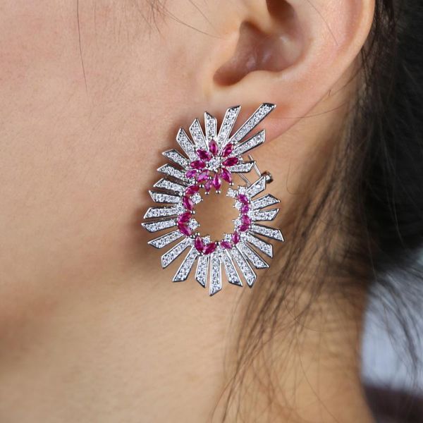 stud 2021 arrived luxury gorgeous women lady jewelry full cz iced out bling spikes big flower earring, Golden;silver
stud 2021 arrived luxury gorgeous women lady jewelry full cz iced out bling spikes big flower earring, Golden;silver