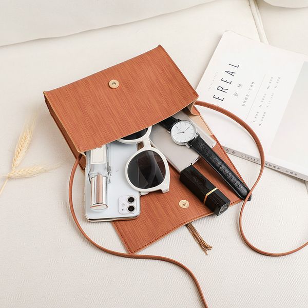2020 fashion women ladies crossbody handbags solid simple small pu leather tassel decor casual cellphone shoulder bags purse, Black;red
2020 fashion women ladies crossbody handbags solid simple small pu leather tassel decor casual cellphone shoulder bags purse, Black;red