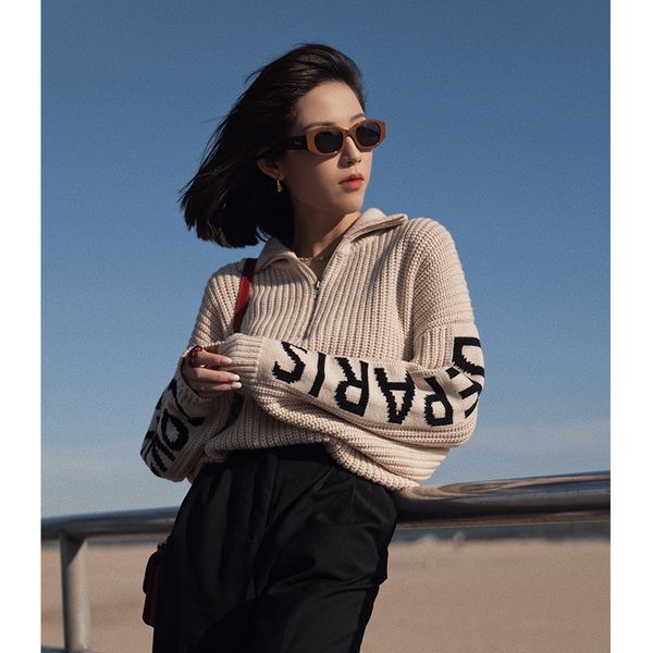 2021 fall/winter new women sweater wool half-zipper letter jacquard long sleeve loose fashion personality knitwear roxa, White;black
2021 fall/winter new women sweater wool half-zipper letter jacquard long sleeve loose fashion personality knitwear roxa, White;black