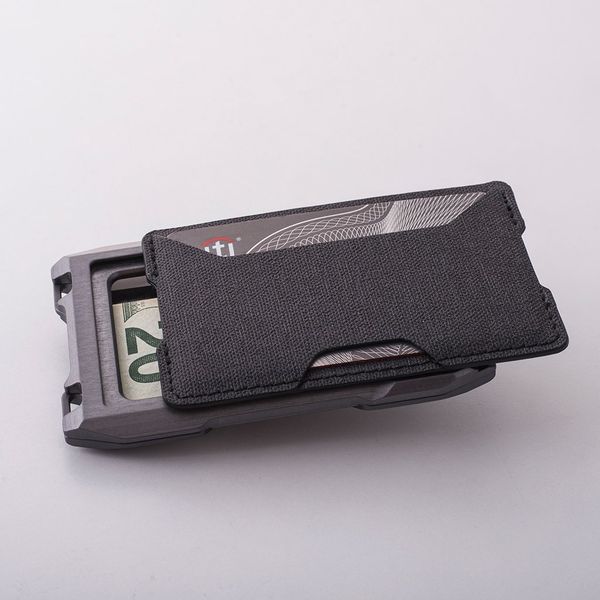2021 new fashion rfid metal cardholder wallet men business badge credit card holder small aviator minimalist wallet for card man, Brown;gray
2021 new fashion rfid metal cardholder wallet men business badge credit card holder small aviator minimalist wallet for card man, Brown;gray