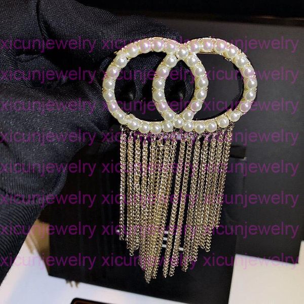fashionable grace ladies designer brooch metal hollowed out rhinestone brooches luxury alloy pin for women jewelry christmas, Gray
fashionable grace ladies designer brooch metal hollowed out rhinestone brooches luxury alloy pin for women jewelry christmas, Gray