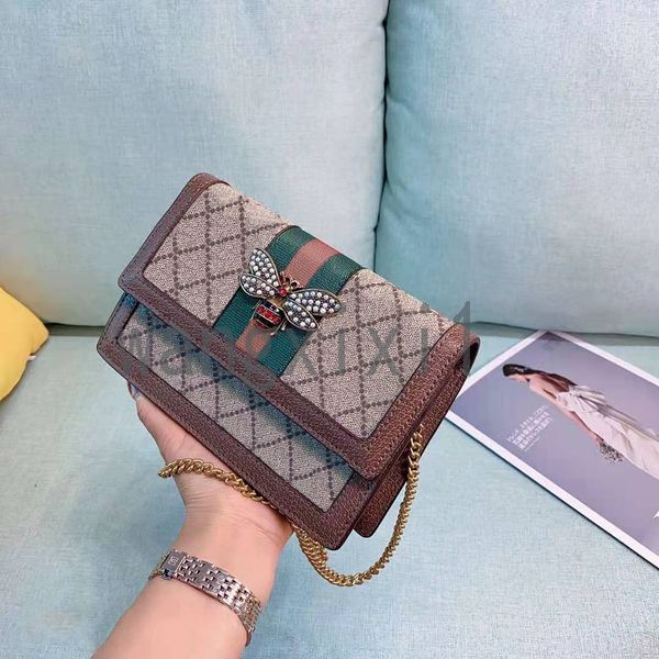 2021 new brand cowhide version bee square chain handbag with light gold hardware and chain shoulder bag diagonal bag
2021 new brand cowhide version bee square chain handbag with light gold hardware and chain shoulder bag diagonal bag