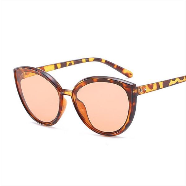 fashion designer classic cat eye sunglasses women retro brand sun glasses male female gradient mirror leopard vintage oculos, White;black
fashion designer classic cat eye sunglasses women retro brand sun glasses male female gradient mirror leopard vintage oculos, White;black