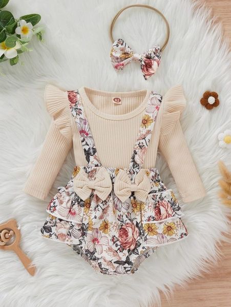 baby ruffle trim bodysuit & floral print bow front suspender shorts & headband she, White
baby ruffle trim bodysuit & floral print bow front suspender shorts & headband she, White