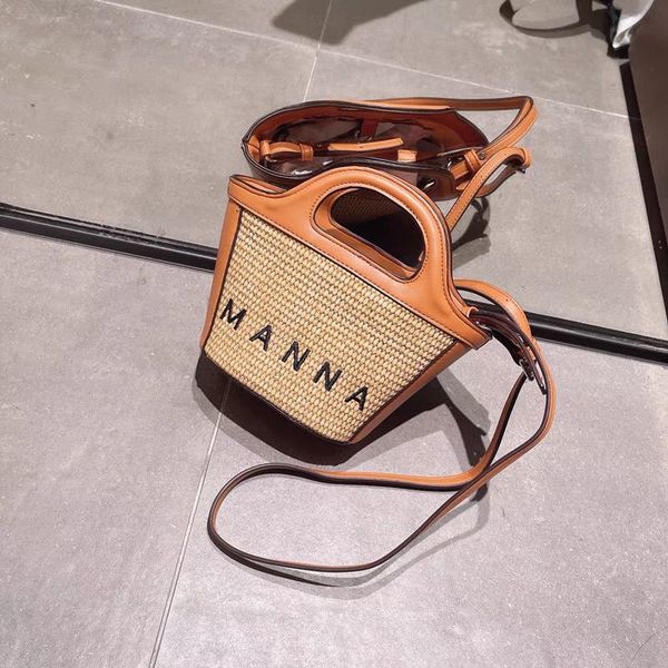 early spring 2021 fashion straw splicing hand messenger mini basket 2021 new women's storage bags
early spring 2021 fashion straw splicing hand messenger mini basket 2021 new women's storage bags