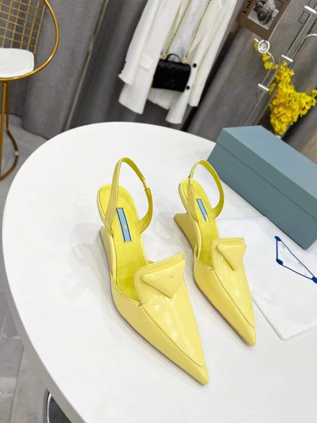 2022fashion trend glossy leather lace high-heeled sandals screen-printed triangle leather logo open bead vamp size35-41, Black
2022fashion trend glossy leather lace high-heeled sandals screen-printed triangle leather logo open bead vamp size35-41, Black