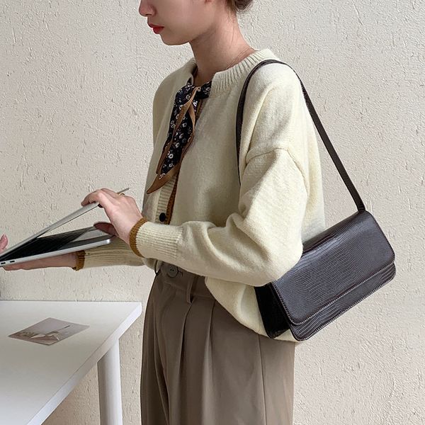 women's japan and south korea hand pu trend women's shoulder fashion personality lizard shaped envelope small square bag
women's japan and south korea hand pu trend women's shoulder fashion personality lizard shaped envelope small square bag