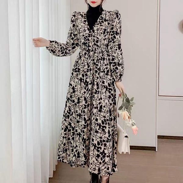 casual dresses floral dress women's autumn and winter french retro high collar large plush thickened fake two long skirts fashion, Black;gray
casual dresses floral dress women's autumn and winter french retro high collar large plush thickened fake two long skirts fashion, Black;gray