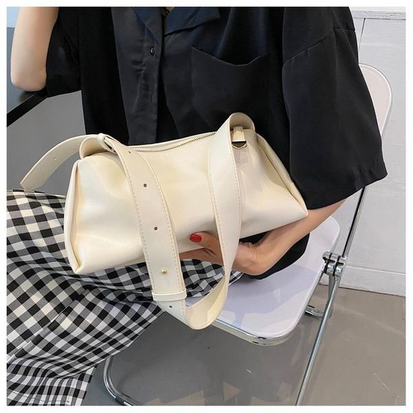evening bags fashion lady artificial pu soft leather handbag 2021 one-shoulder underarm simple casual large-capacity
evening bags fashion lady artificial pu soft leather handbag 2021 one-shoulder underarm simple casual large-capacity