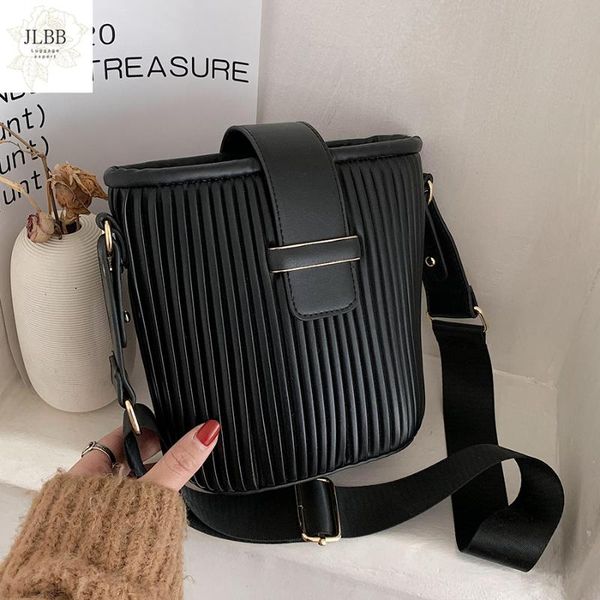 cross body luxury designer bucket crossbody bag for women fashion stripe handbags pu leather shoulder purses hand bags 2021
cross body luxury designer bucket crossbody bag for women fashion stripe handbags pu leather shoulder purses hand bags 2021