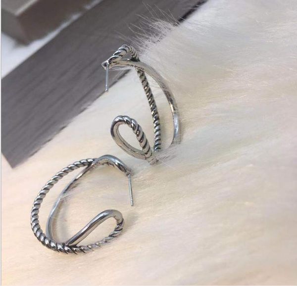 rotating earrings, studs, simple male and female atmosphere, new european and american popular women's jewelry, Golden;silver
rotating earrings, studs, simple male and female atmosphere, new european and american popular women's jewelry, Golden;silver