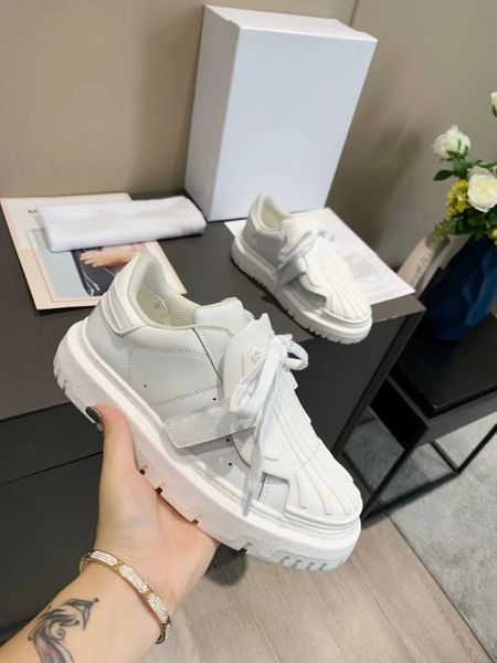 ladies casual calfskin sneakers rubber outsole canvas leather design sports trainer runners leather old floral low-casual shoes, Black;red
ladies casual calfskin sneakers rubber outsole canvas leather design sports trainer runners leather old floral low-casual shoes, Black;red