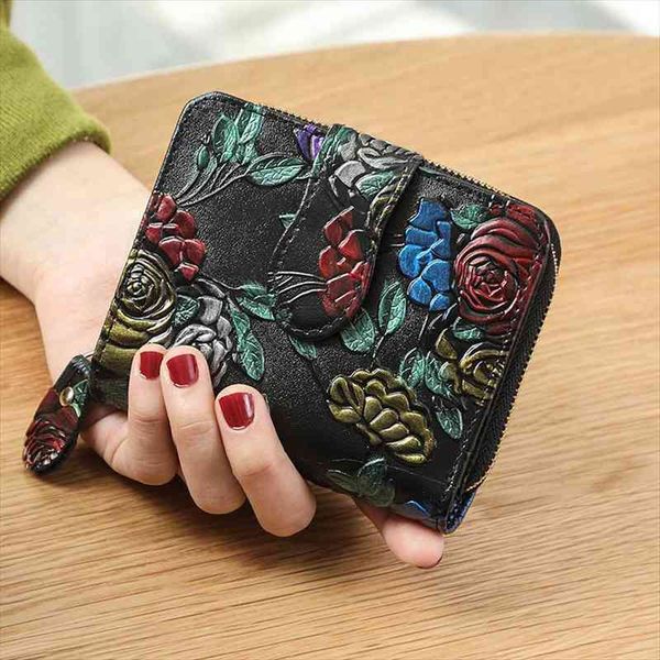 characteristic pattern printing embossing womens wallet genuine leather zipper short multi card clutch purse, Red;black 
characteristic pattern printing embossing womens wallet genuine leather zipper short multi card clutch purse, Red;black