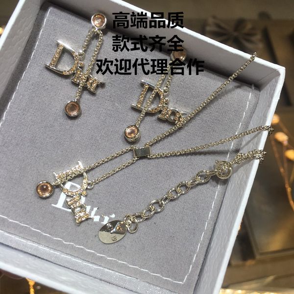 special offer 2021 luxury designer jewelry letter tassel earring set 925 silver needle female earrings high edition
special offer 2021 luxury designer jewelry letter tassel earring set 925 silver needle female earrings high edition