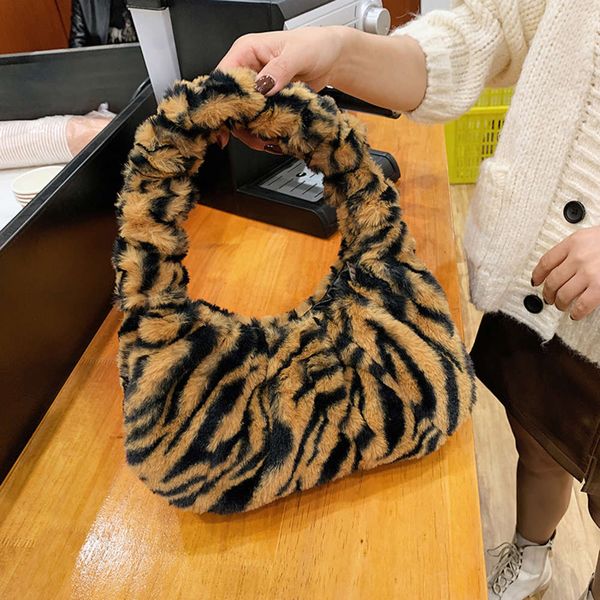 hbp fashion winter 2021 cute girl rabbit plush carry messenger single shoulder stripe armpit hand bag
hbp fashion winter 2021 cute girl rabbit plush carry messenger single shoulder stripe armpit hand bag