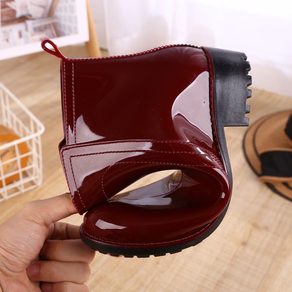 rain boots waterproof shoes woman water rubber lace up martin boots sewing solid flat with shoes boots women 2020, Black;white
rain boots waterproof shoes woman water rubber lace up martin boots sewing solid flat with shoes boots women 2020, Black;white