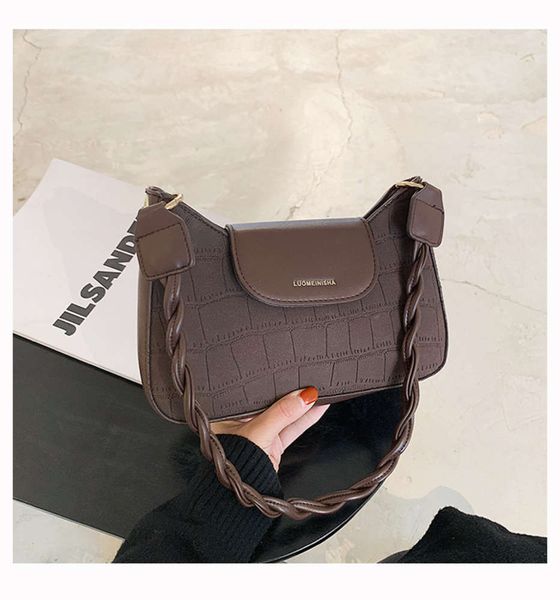 qiudong net red girl 2020 foreign style armpit french stick fashion handbag one shoulder messenger bag
qiudong net red girl 2020 foreign style armpit french stick fashion handbag one shoulder messenger bag