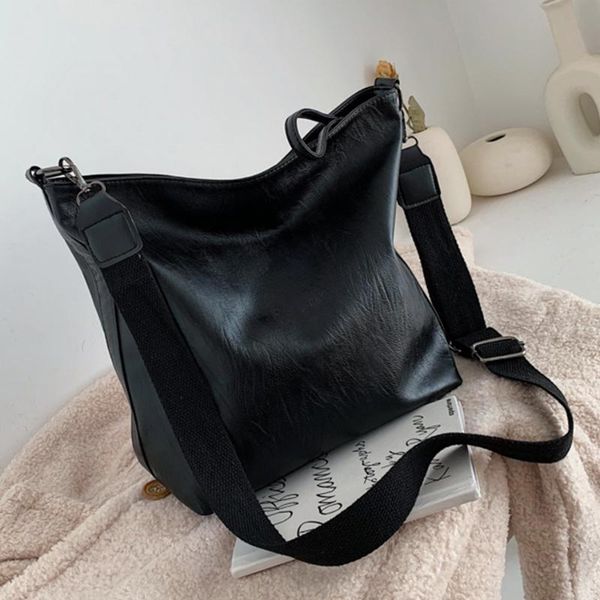 cross body large capacity pu leather shoulder bags for women 2021 simple solid color ladies crossbody bag casual female travel handbags sac
cross body large capacity pu leather shoulder bags for women 2021 simple solid color ladies crossbody bag casual female travel handbags sac