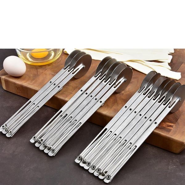 1pc slicer stainless steel pizza knife dough divider adjustable cookie pastry cutter wheel kitchen tool for baking (5 wheel)
1pc slicer stainless steel pizza knife dough divider adjustable cookie pastry cutter wheel kitchen tool for baking (5 wheel)