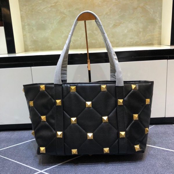 women luxurys designers tote bags decorative with metal rivets 2021 fashion quilted sheepskin totes shoulder shopping bag 40cm handbags 5 co
women luxurys designers tote bags decorative with metal rivets 2021 fashion quilted sheepskin totes shoulder shopping bag 40cm handbags 5 co