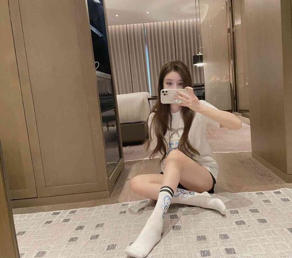 2021 spring summer new heavy manual nail drill letter loose large version medium and long short sleeve t-shirt with socks, White
2021 spring summer new heavy manual nail drill letter loose large version medium and long short sleeve t-shirt with socks, White