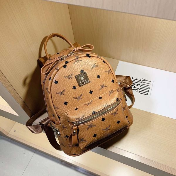 hbp designerclassic m family backpack computer light luxury net red same ins counter metal willow nail student women's bag
hbp designerclassic m family backpack computer light luxury net red same ins counter metal willow nail student women's bag