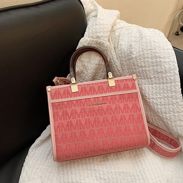 handbag large capacity bag women's 2021 summer style fashion temperament portable tote atmospheric messenger
handbag large capacity bag women's 2021 summer style fashion temperament portable tote atmospheric messenger