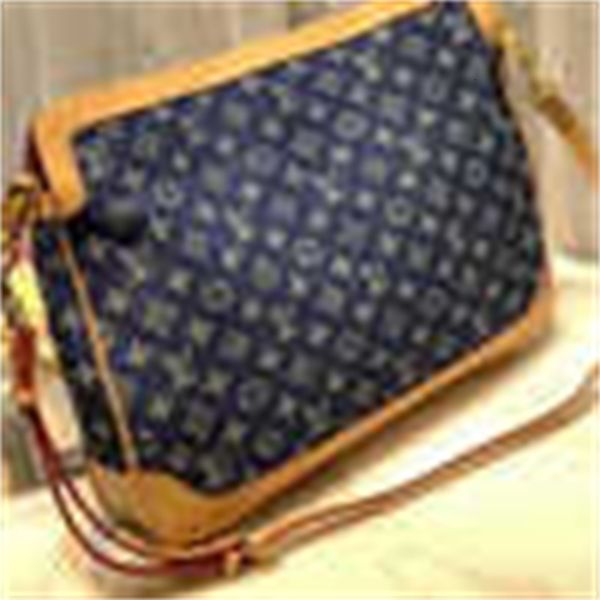 shoulder brand handbags designer bags luxury 95058-1 new cross style iconic large-capacity handles new net totes red body envelope bag c
shoulder brand handbags designer bags luxury 95058-1 new cross style iconic large-capacity handles new net totes red body envelope bag c