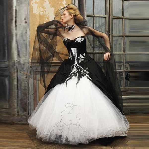 black and white a line bride wedding gowns sweetheart applique lace up decoration robe de marrige
black and white a line bride wedding gowns sweetheart applique lace up decoration robe de marrige