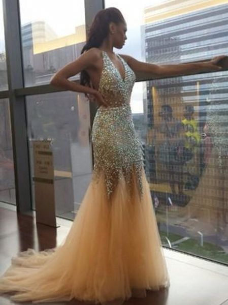 2021 new mermaid prom long bling beads crystal halter v neck see through arabic evening party gowns pageant es z01p, White;pink
2021 new mermaid prom long bling beads crystal halter v neck see through arabic evening party gowns pageant es z01p, White;pink