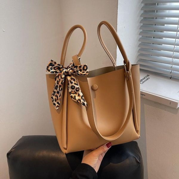 evening bags simple fashion soft pu totes bag for women 2021 designer large capacity ladies shoulder elegant handbags solid color
evening bags simple fashion soft pu totes bag for women 2021 designer large capacity ladies shoulder elegant handbags solid color