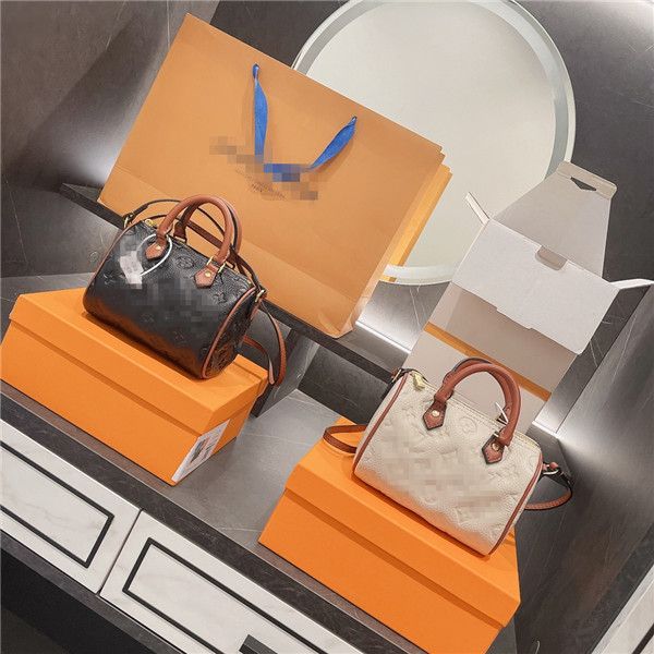luxury designer shoulder bag messenger hand fashion style tote cross-body bas women's leather purse size 16cm gglvcd
v
luxury designer shoulder bag messenger hand fashion style tote cross-body bas women's leather purse size 16cm gglvcd
v