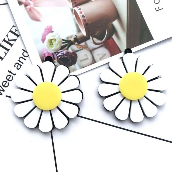 yafeng acrylic composite technology chrysanthemum earrings key chain bag pendant mobile phone case decoration
yafeng acrylic composite technology chrysanthemum earrings key chain bag pendant mobile phone case decoration
