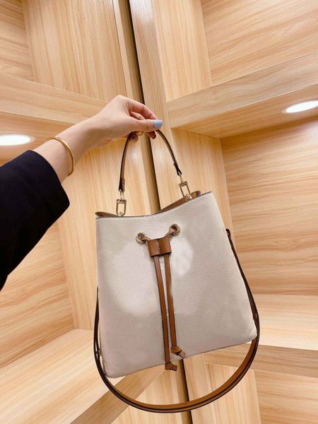 famous 21aw new stylist women handbags fashion lady designers classic shouldebags elegant luxurys casual bags
famous 21aw new stylist women handbags fashion lady designers classic shouldebags elegant luxurys casual bags