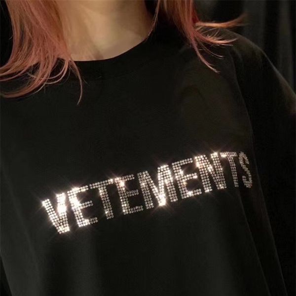 2021 new summer vetements crystal letters t shirt men women couples hip-hop oversized tees basic t-shirt mens ks75, White
2021 new summer vetements crystal letters t shirt men women couples hip-hop oversized tees basic t-shirt mens ks75, White