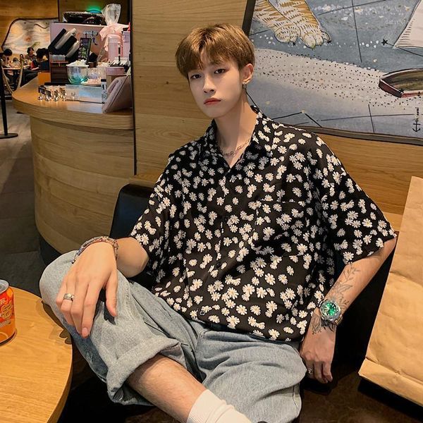 men's casual shirts 2021 summer short-sleeved shirt for men and women loose fashion trend small daisy couple outfit, White;black
men's casual shirts 2021 summer short-sleeved shirt for men and women loose fashion trend small daisy couple outfit, White;black