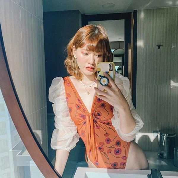 2021 new orange printing beach swimwear deep v one piece bathingsuit patchwork mesh puffed sleeves women monokini
2021 new orange printing beach swimwear deep v one piece bathingsuit patchwork mesh puffed sleeves women monokini