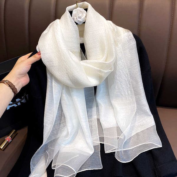 2020 designer brand women scarf silk scarves for lady pashmina black white red foulard bandana hijabs scarfs neck shawls wraps q0828, Blue;gray
2020 designer brand women scarf silk scarves for lady pashmina black white red foulard bandana hijabs scarfs neck shawls wraps q0828, Blue;gray