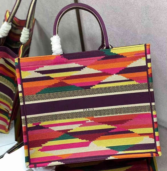design handbag embroidery book tote bags for women 2021 r luxury handbags lady's new fashion shoulder shopping bag
design handbag embroidery book tote bags for women 2021 r luxury handbags lady's new fashion shoulder shopping bag