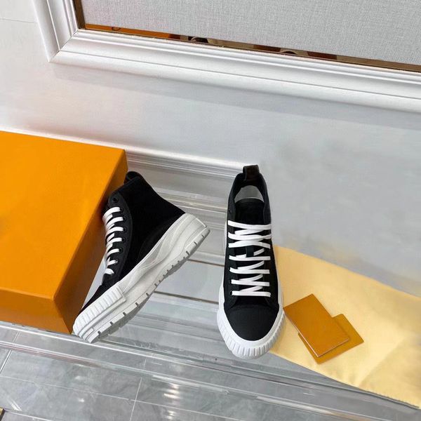 designer autumn winter martin boots leather lace-up sneaker casual woman boot fashion platform trainers 2021, Black
designer autumn winter martin boots leather lace-up sneaker casual woman boot fashion platform trainers 2021, Black