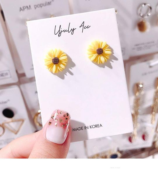 2021 sweet acrylic small daisy stud earrings for women girls new flower white and yellow earring wedding bridal party holiday jewelry, Golden;silver
2021 sweet acrylic small daisy stud earrings for women girls new flower white and yellow earring wedding bridal party holiday jewelry, Golden;silver
